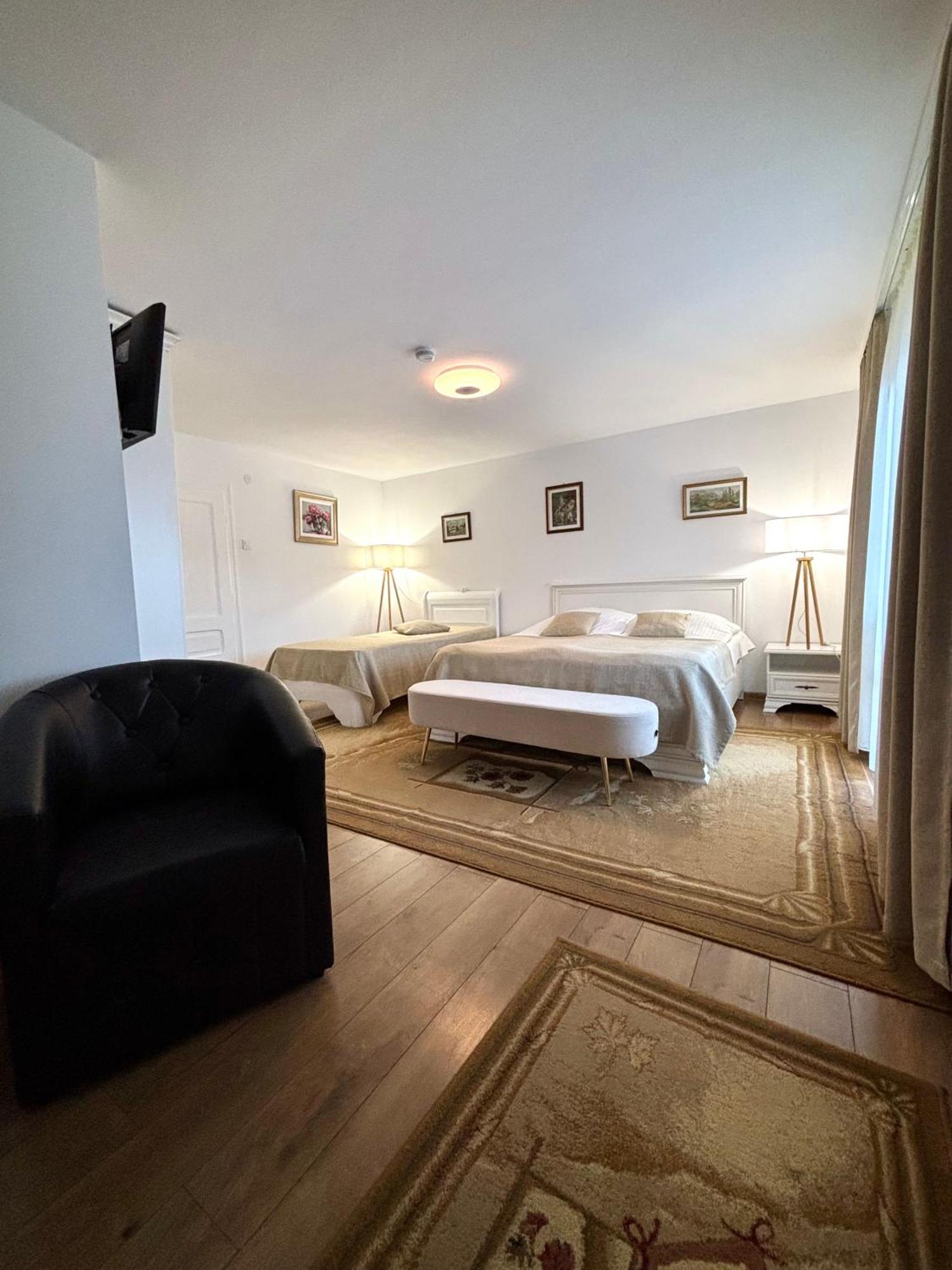 Pensiunea Casa-Stefanel Sadova  Exteriér fotografie